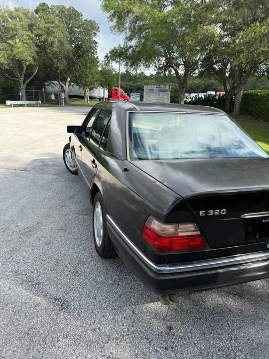 1994 Mercedes-Benz W124 E-Class - Image 6 of 16