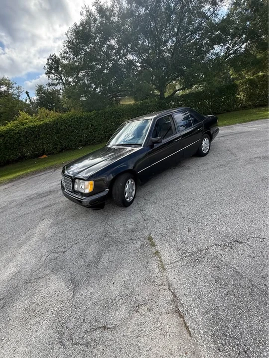 1994 Mercedes-Benz W124 E-Class - Image 9 of 16