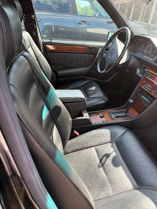 1994 Mercedes-Benz W124 E-Class - Image 3 of 10