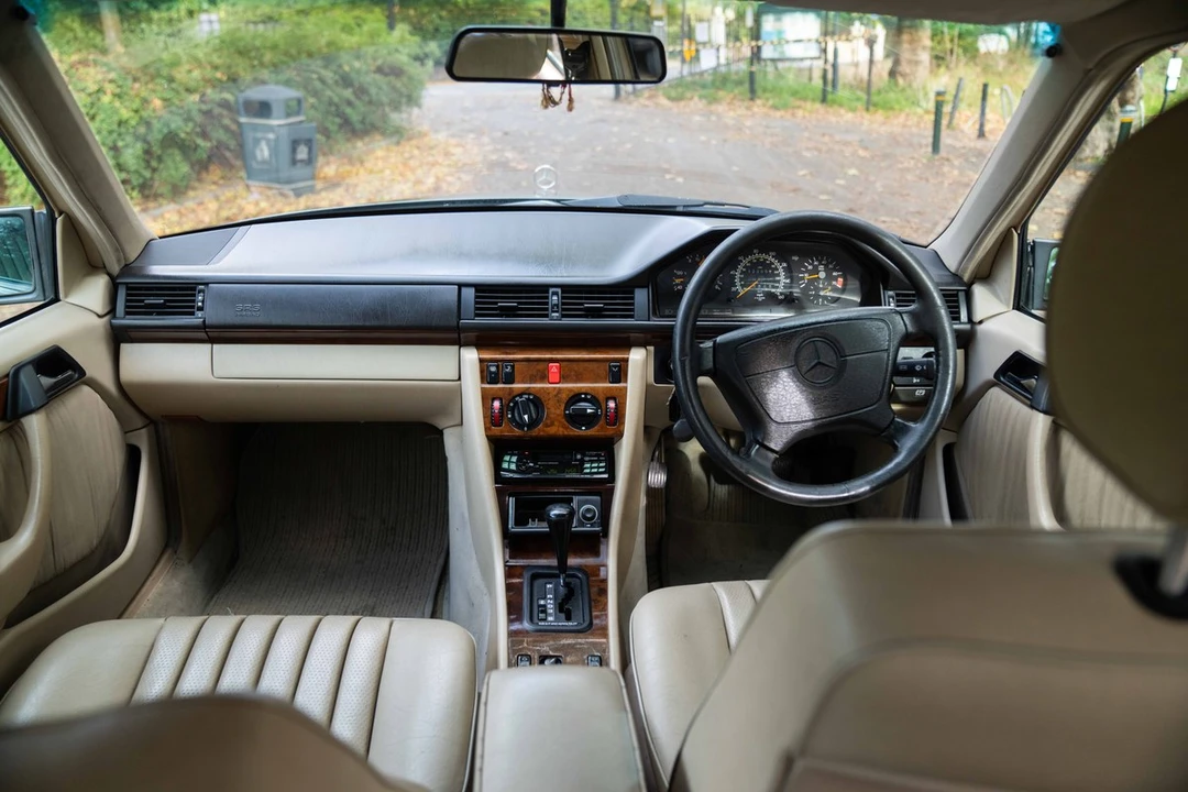 1994 Mercedes-Benz W124 E-Class - Image 11 of 30