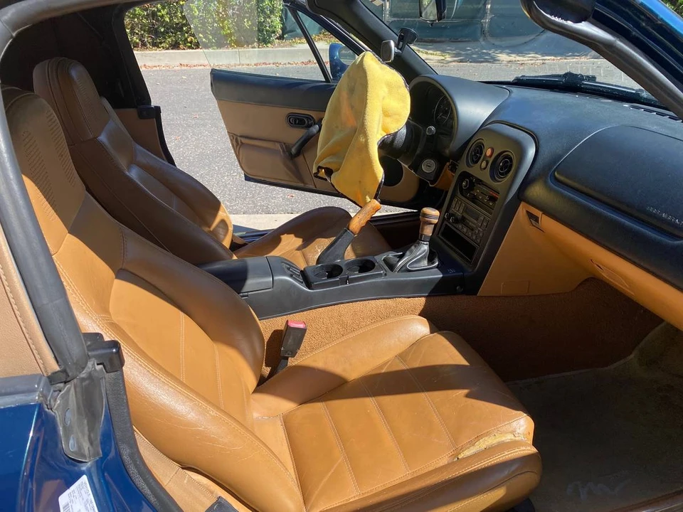 1994 Mazda NA MX-5 Miata - Image 6 of 12