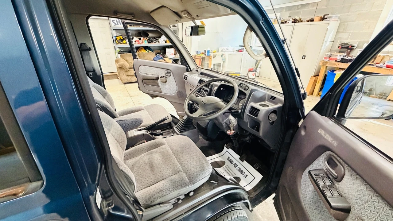 1994 Mitsubishi Minicab 5th Gen - Image 11 of 20