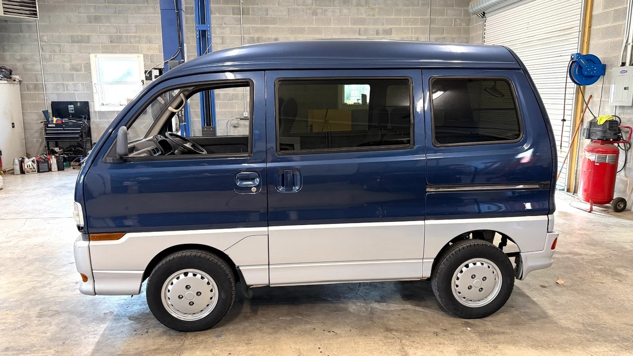 1994 Mitsubishi Minicab 5th Gen - Image 2 of 20