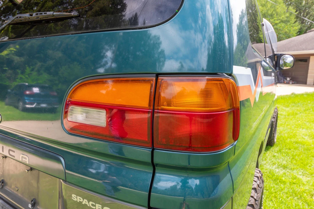 1994 Mitsubishi Delica 4th Gen - Image 16 of 31