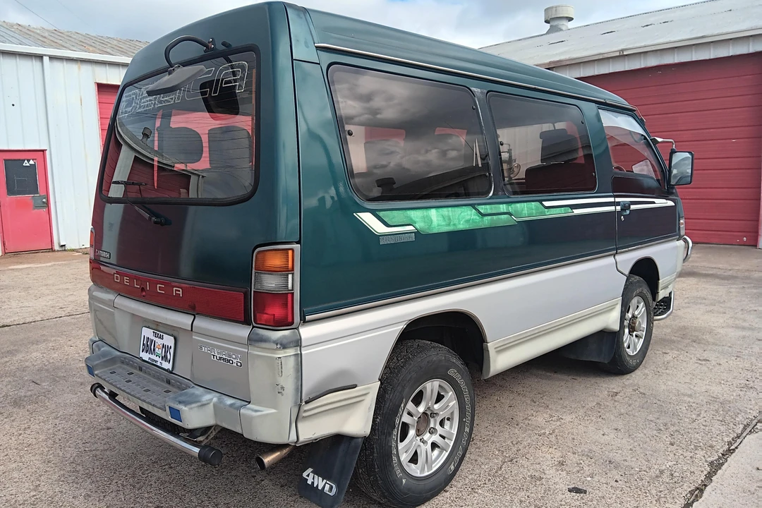1994 Mitsubishi Delica 3rd Gen - Image 4 of 31