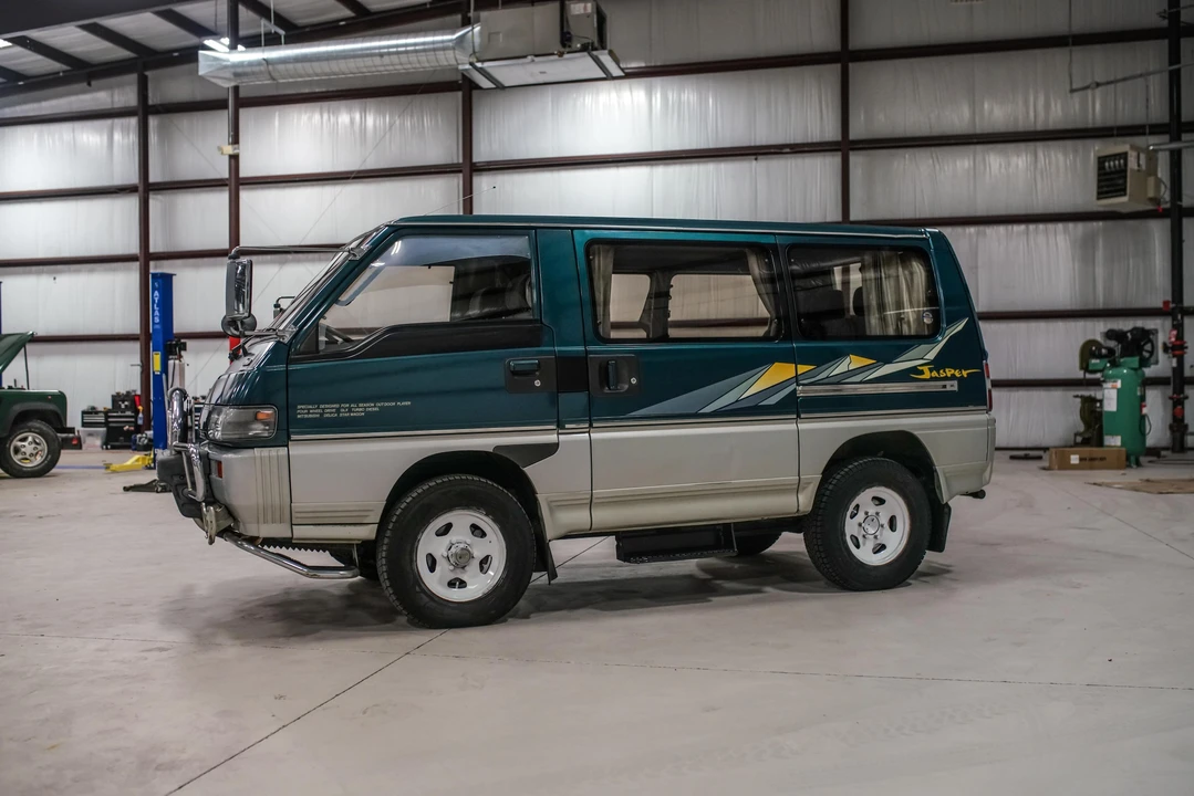 1994 Mitsubishi Delica 3rd Gen - Image 11 of 31