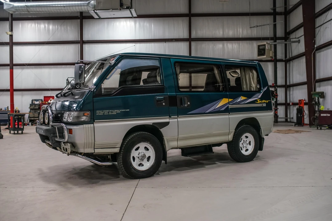 1994 Mitsubishi Delica 3rd Gen - Image 10 of 31