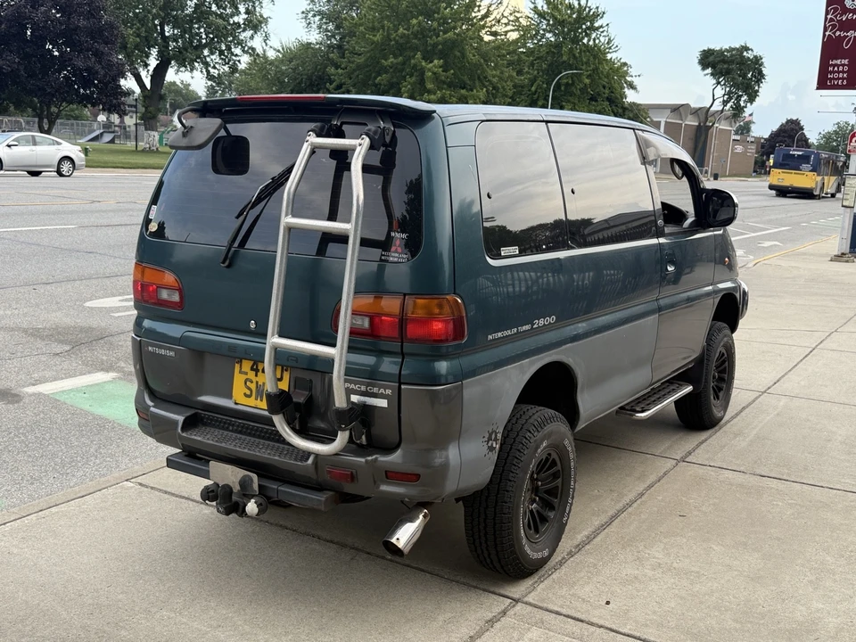 1994 Mitsubishi Delica 4th Gen - Image 12 of 21