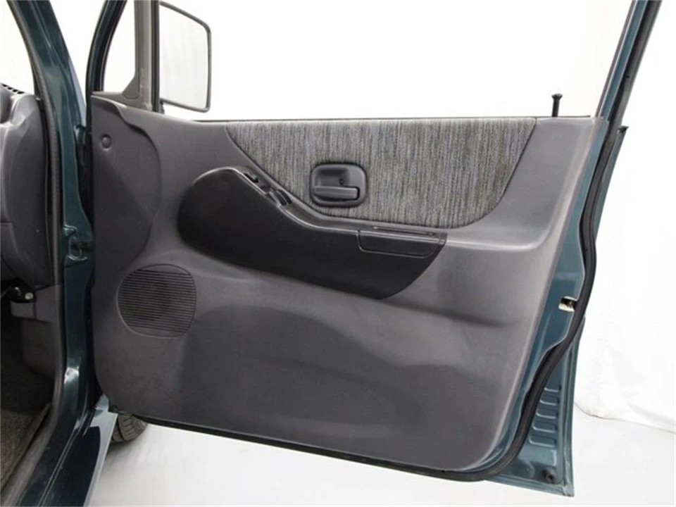 1994 Mitsubishi Toppo 2nd Gen - Image 21 of 31