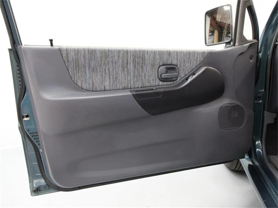 1994 Mitsubishi Toppo 2nd Gen - Image 20 of 31