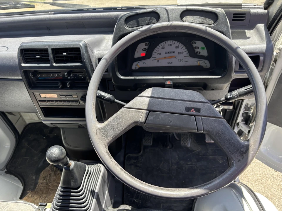 1994 Mitsubishi Minicab 5th Gen - Image 11 of 31