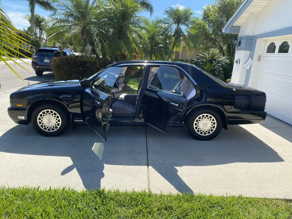 1994 Nissan Cedric 8th Gen - Image 14 of 31