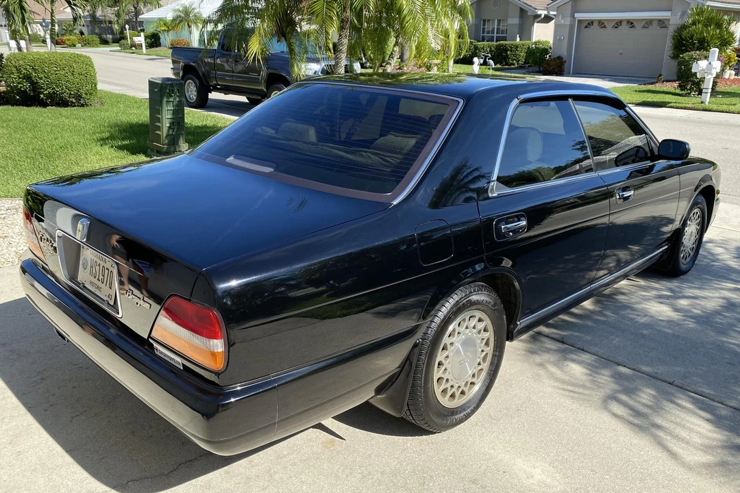 1994 Nissan Cedric 8th Gen - Image 4 of 31