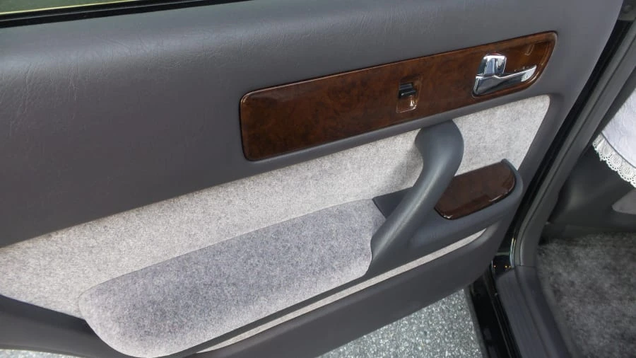 1994 Nissan Cedric 8th Gen - Image 3 of 24