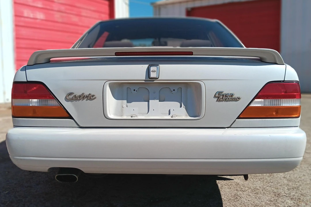 1994 Nissan Cedric 7th Gen - Image 5 of 31