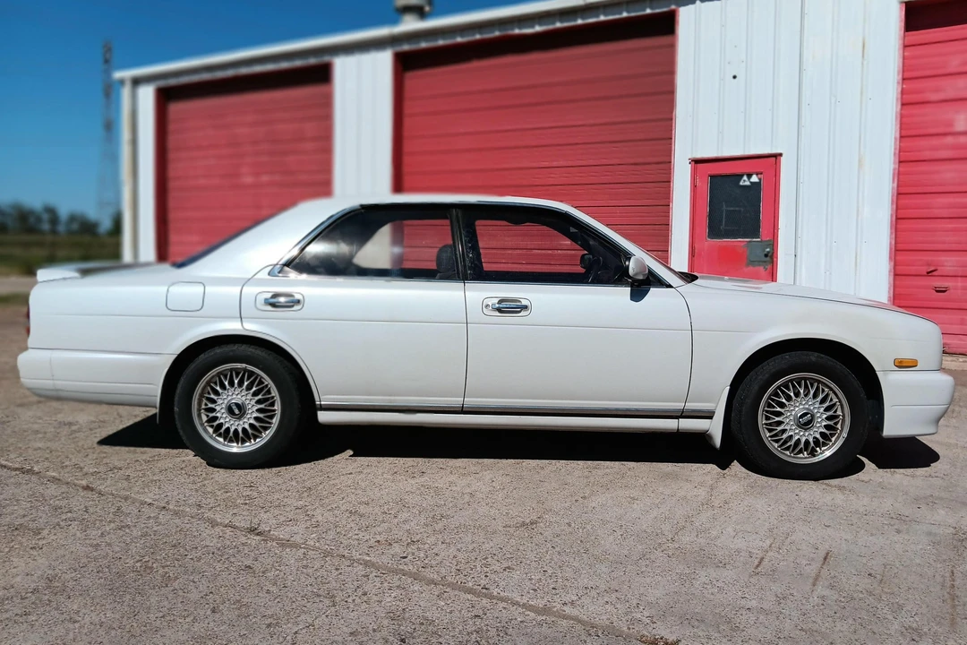 1994 Nissan Cedric 7th Gen - Image 3 of 31