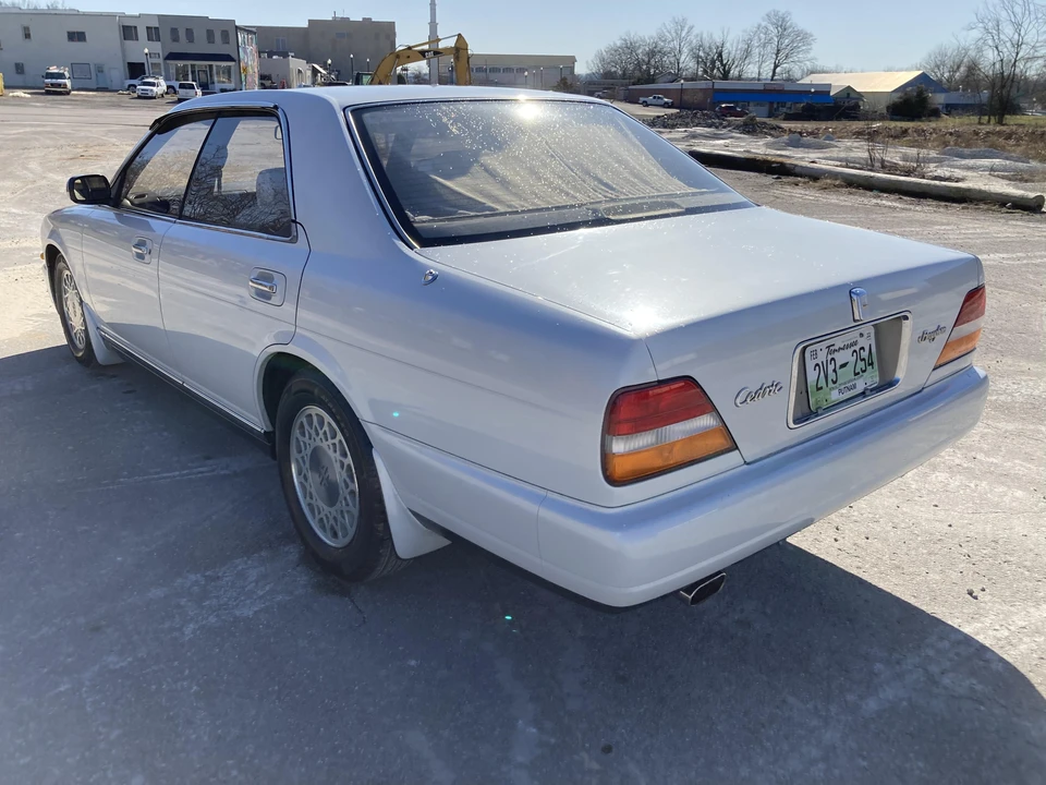 1994 Nissan Cedric 8th Gen - Image 4 of 31