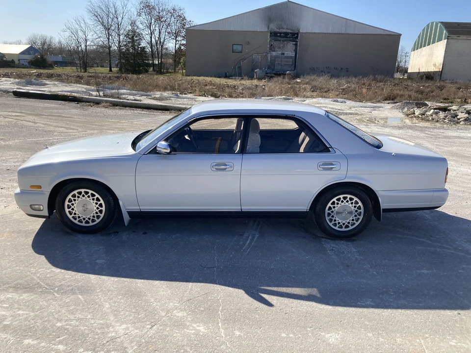 1994 Nissan Cedric 8th Gen - Image 3 of 31