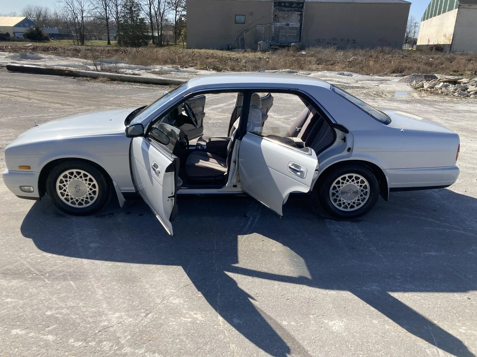 1994 Nissan Cedric 8th Gen - Image 21 of 31
