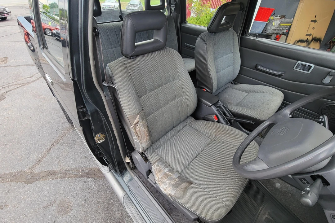 1994 Nissan Frontier - Image 27 of 31