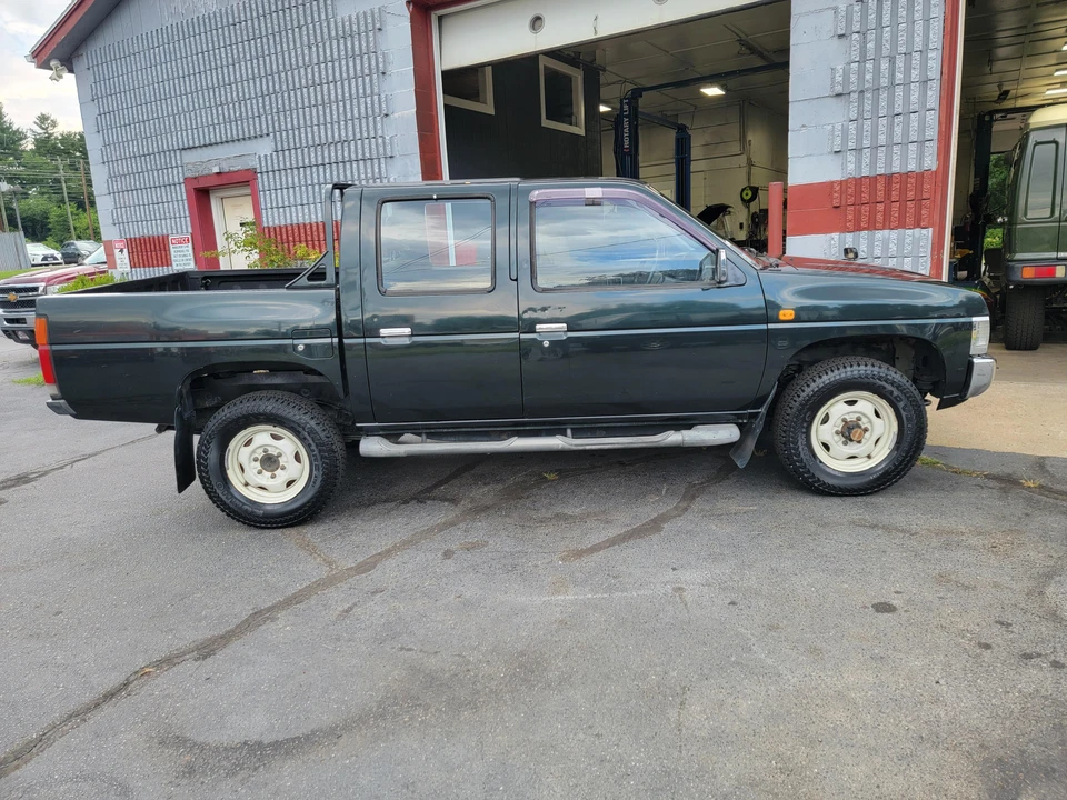 1994 Nissan Frontier - Image 15 of 31