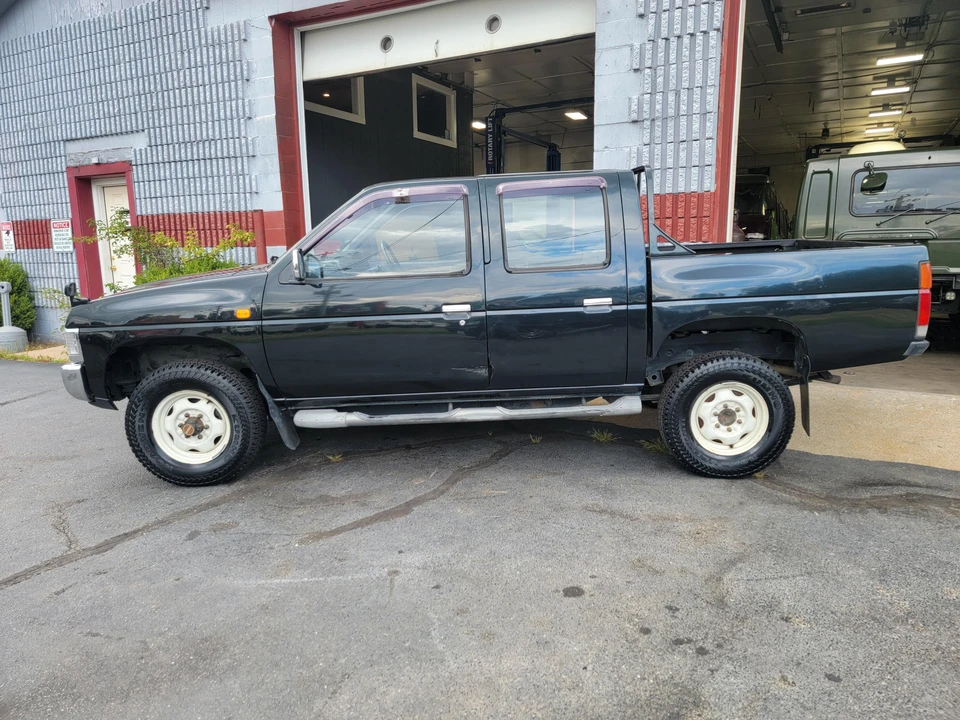 1994 Nissan Frontier - Image 11 of 31