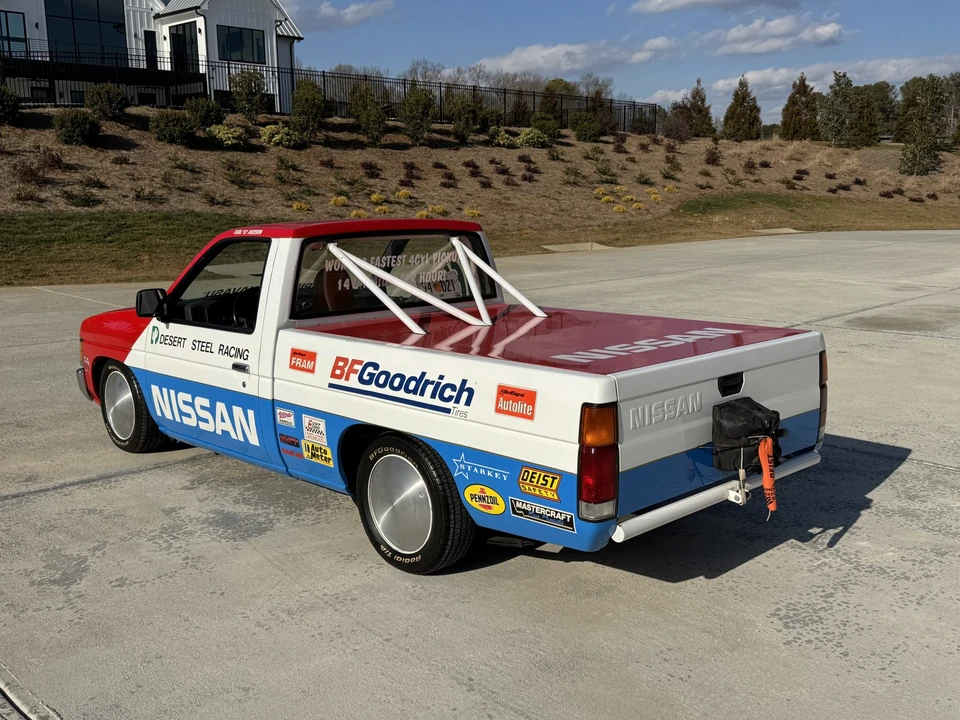 1994 Nissan Frontier - Image 11 of 31