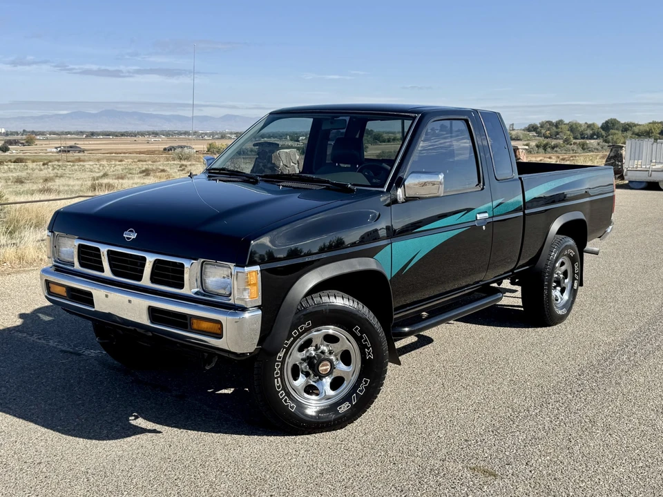 1994 Nissan Frontier - Image 2 of 31