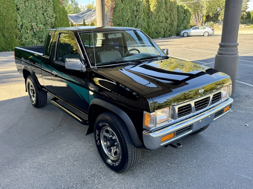 1994 Nissan Frontier - Image 12 of 31
