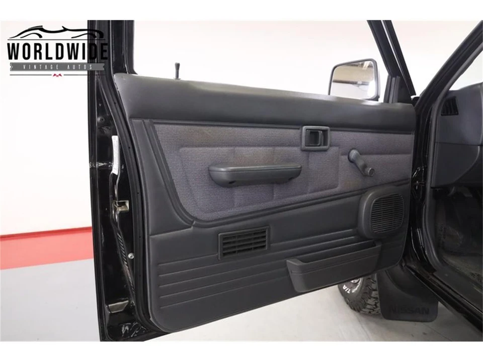 1994 Nissan Pathfinder 1st Gen - Image 28 of 31