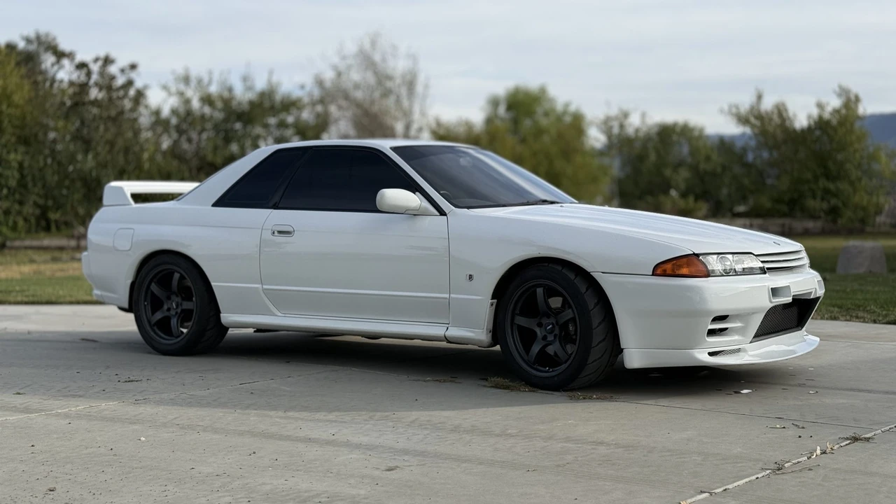1994 Nissan R32 Skyline 8th Gen - Image 14 of 31