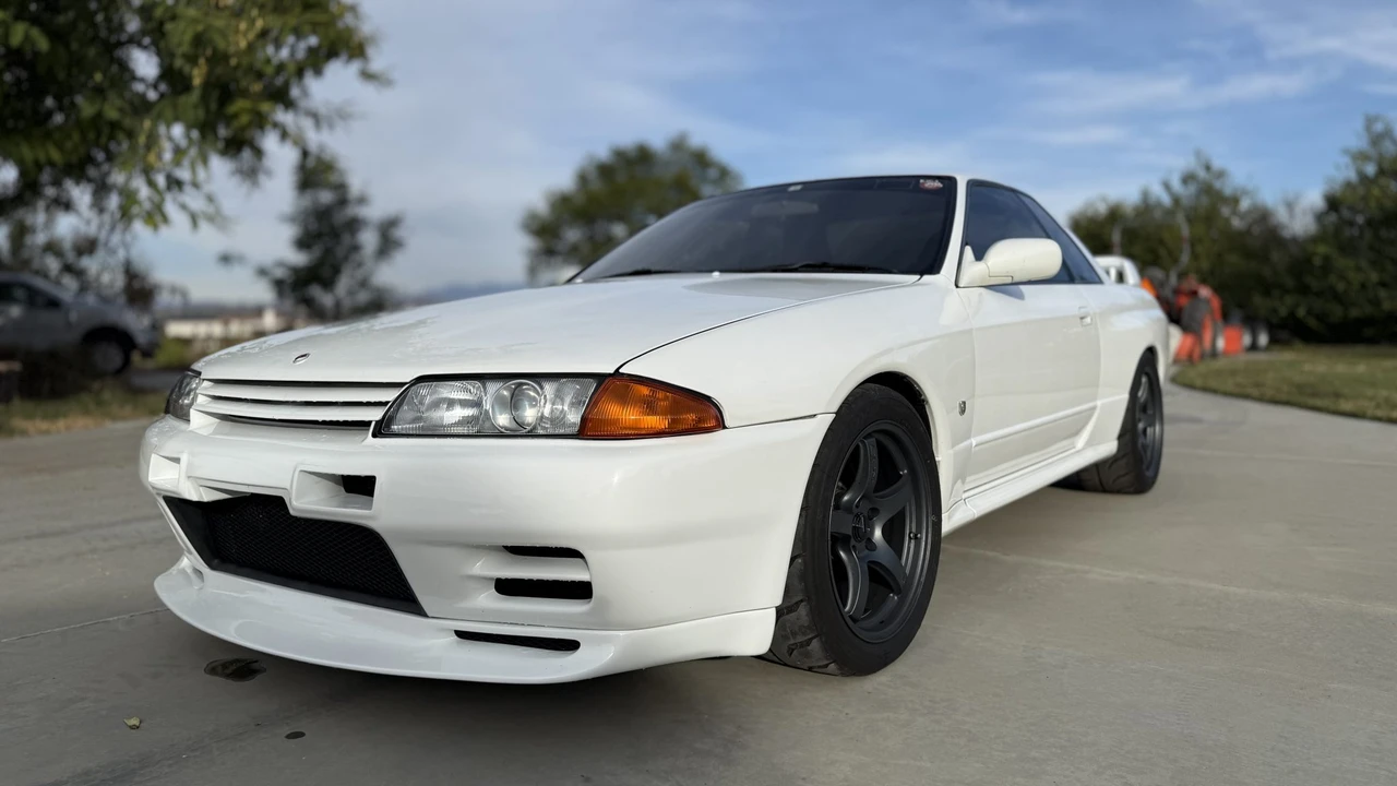 1994 Nissan R32 Skyline 8th Gen - Image 2 of 31