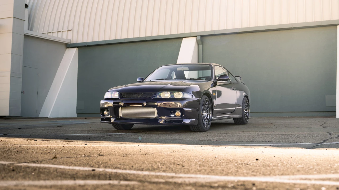 1994 Nissan R33 Skyline 9th Gen - Image 2 of 31