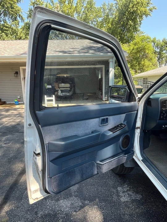 1994 Nissan - Image 10 of 21