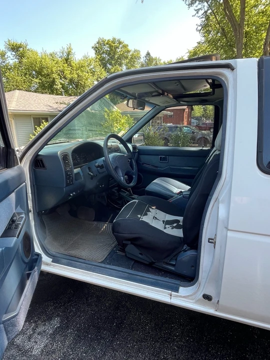 1994 Nissan - Image 11 of 21