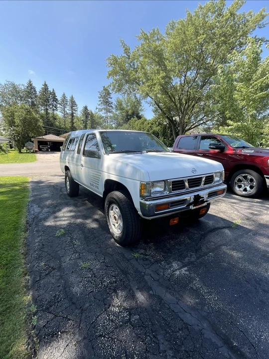 1994 Nissan - Image 2 of 21