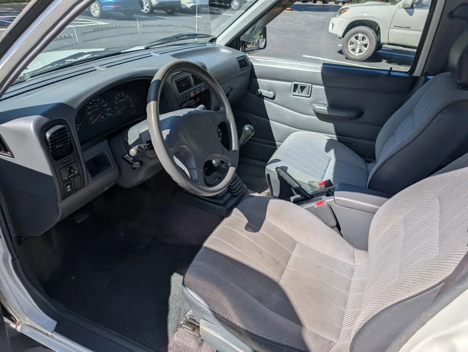 1994 Nissan Frontier - Image 11 of 20