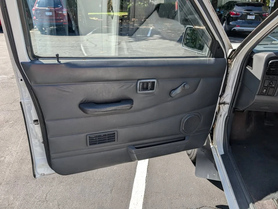 1994 Nissan Frontier - Image 12 of 20