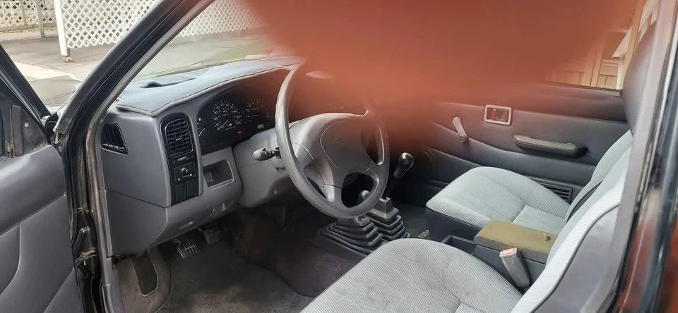 1994 Nissan Frontier - Image 5 of 11