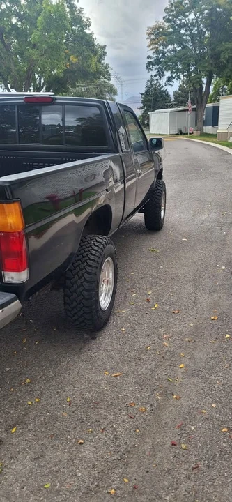 1994 Nissan Frontier - Image 7 of 11