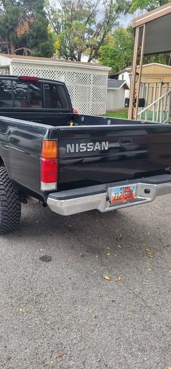 1994 Nissan Frontier - Image 8 of 11