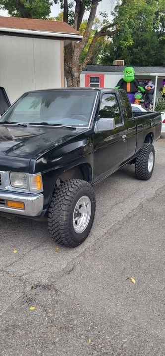 1994 Nissan Frontier - Image 10 of 11