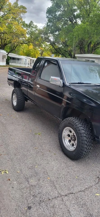 1994 Nissan Frontier - Image 2 of 11