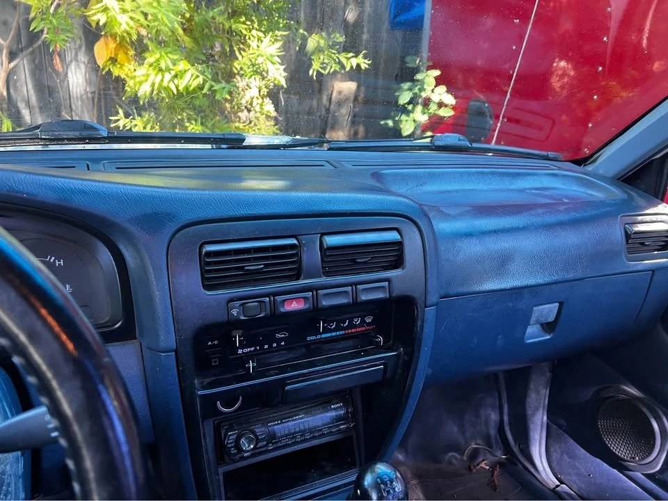 1994 Nissan Frontier - Image 8 of 10