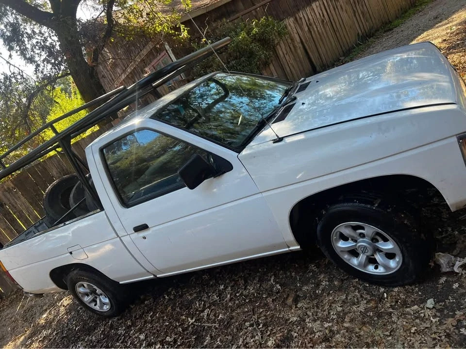 1994 Nissan Frontier - Image 2 of 10