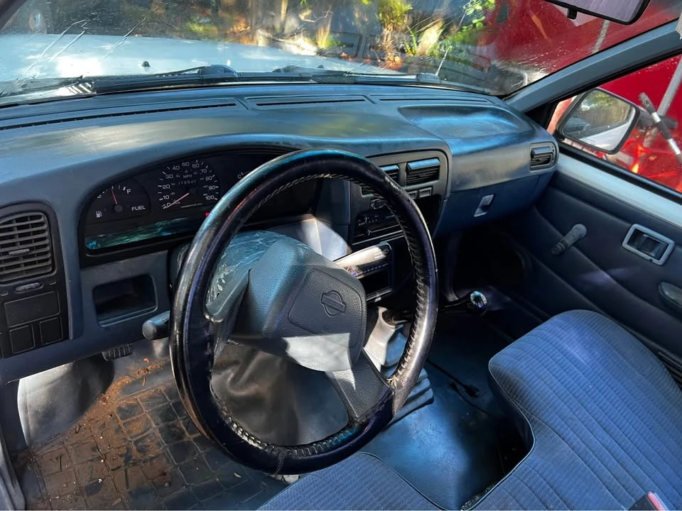 1994 Nissan Frontier - Image 6 of 10