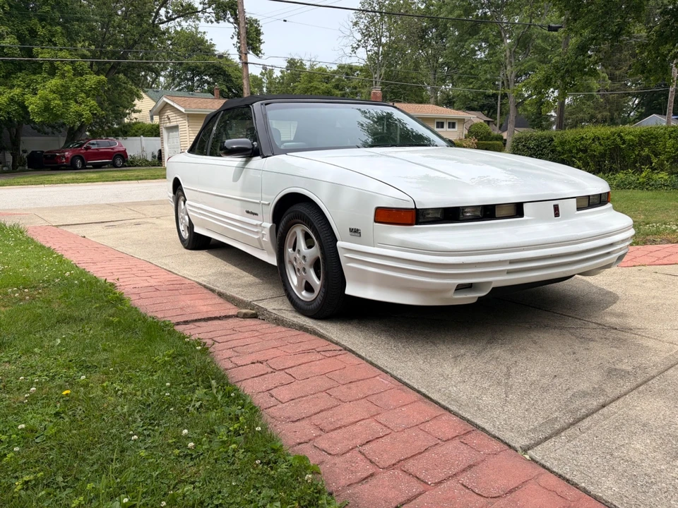 1994 Oldsmobile Cutlass Ciera - Image 2 of 19