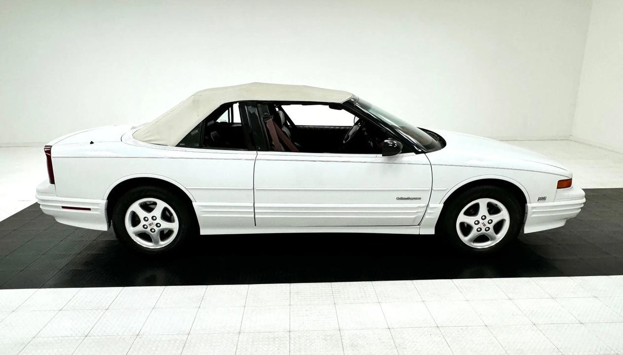 1994 Oldsmobile Cutlass Supreme - Image 9 of 12