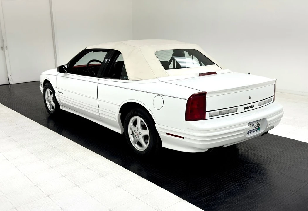 1994 Oldsmobile Cutlass Supreme - Image 5 of 12
