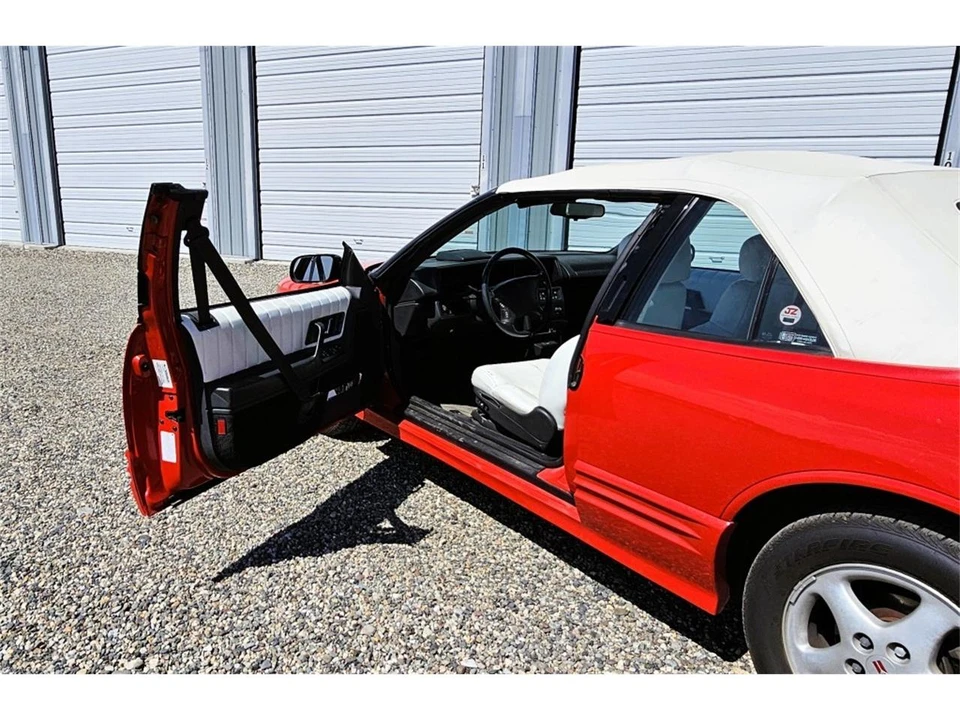 1994 Oldsmobile Cutlass Supreme - Image 9 of 31
